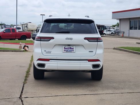 Used 2023 Jeep Grand Cherokee L Overland w/ Luxury Tech Group IV AWD/4WD image 8
