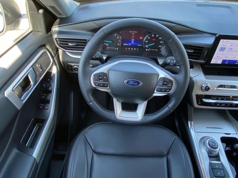 Certified 2023 Ford Explorer XLT w/ Equipment Group 202A AWD/4WD image 7