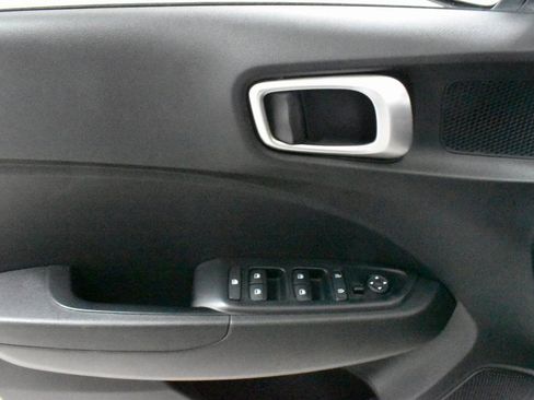 Used 2024 Hyundai Venue SEL image 19