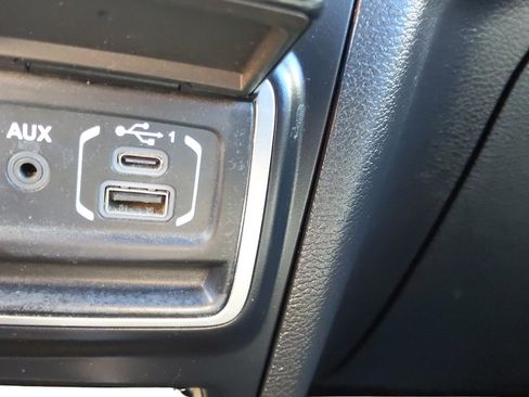 Used 2020 Jeep Wrangler Unlimited Sahara AWD/4WD image 28