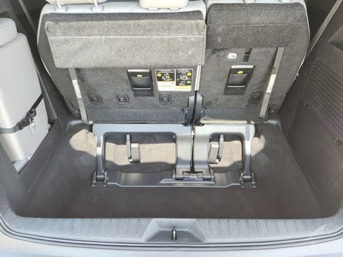 Used 2025 Toyota Sienna XLE FWD image 28