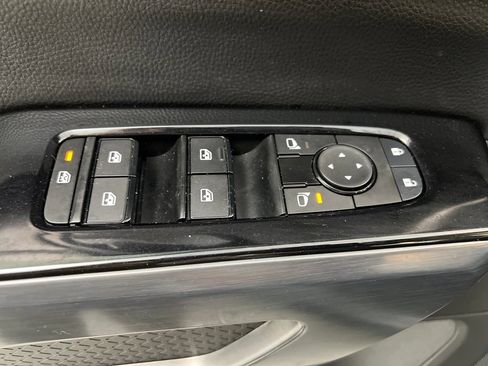 Used 2024 Nissan Pathfinder SL AWD/4WD image 15