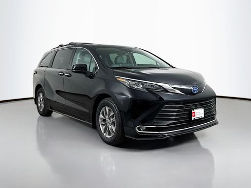 Certified 2024 Toyota Sienna XLE w/ XLE Plus Package FWD image 1