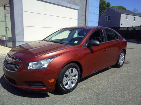 Used 2012 Chevrolet Cruze LS w/ Connectivity Package FWD image 2