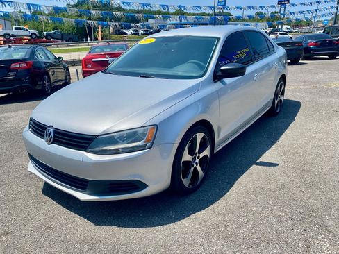 Used 2013 Volkswagen Jetta S FWD image 2