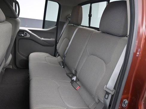 Used 2016 Nissan Frontier SV image 11