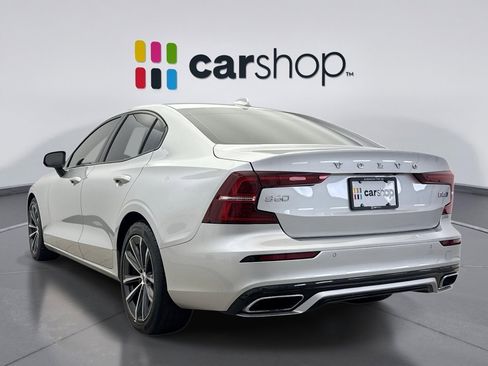 Used 2022 Volvo S60 B5 Momentum w/ Premium Package image 3