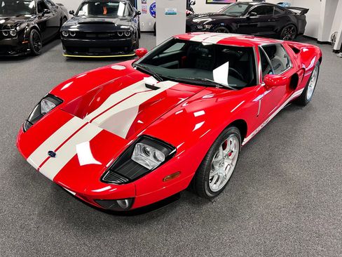 Used 2005 Ford GT RWD image 32