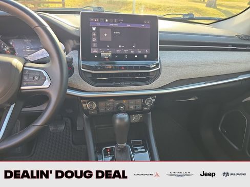 Used 2022 Jeep Compass Latitude w/ Sun and Sound Group image 18