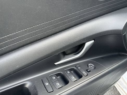 Used 2021 Hyundai Elantra SE FWD image 16