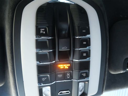 Certified 2016 Porsche Panamera GTS image 25