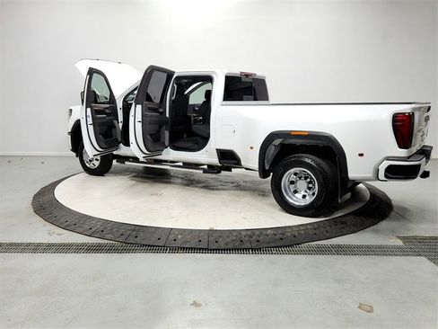 Used 2025 GMC Sierra 3500 Denali w/ Technology Package image 13