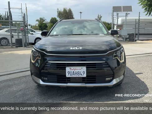 Used 2025 Kia Niro EX Touring FWD image 2