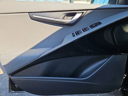Certified 2023 Kia Niro EX image 14