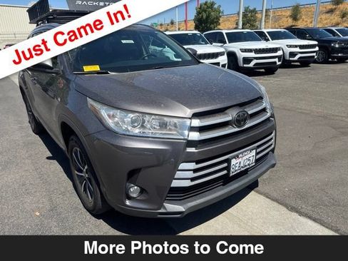 Used 2018 Toyota Highlander XLE FWD image 8