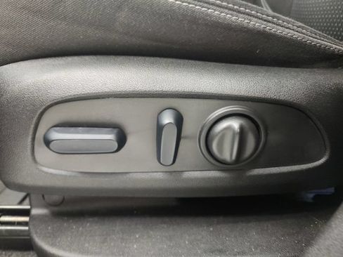 Used 2024 GMC Terrain SLE w/ Driver Convenience Package FWD image 13