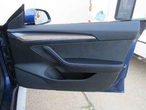 Used 2022 Tesla Model 3 Standard Range image 19