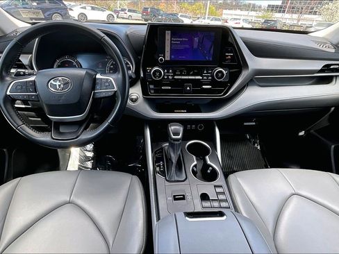 Used 2023 Toyota Highlander XLE image 14