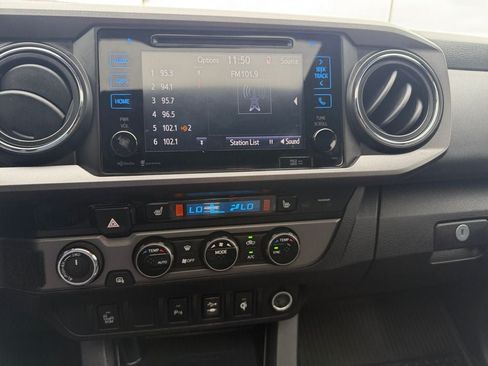 Used 2016 Toyota Tacoma TRD Off-Road w/ Premium & Technology Package AWD/4WD image 33