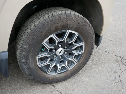 Used 2023 Chevrolet Colorado Z71 w/ Z71 Convenience Package 2 image 9