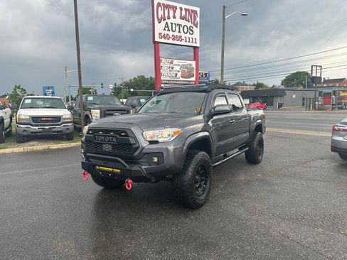 Used 2020 Toyota Tacoma SR AWD/4WD image 9