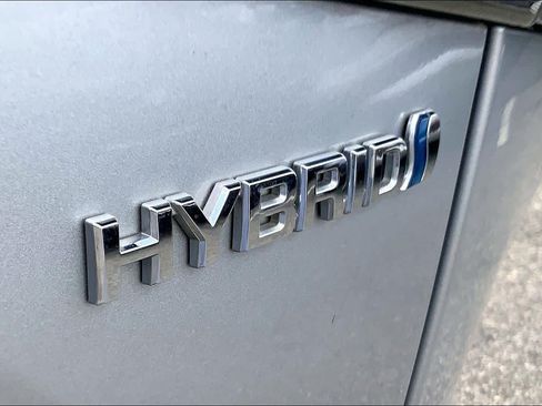 Used 2024 Toyota Highlander XLE AWD/4WD image 9