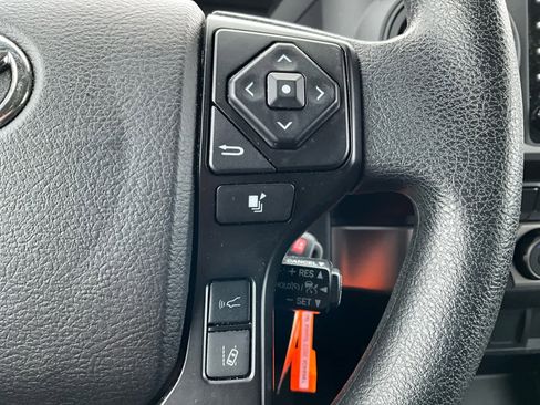 Used 2022 Toyota Tacoma SR image 18