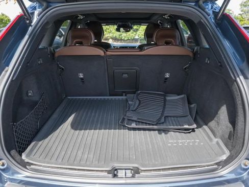 Used 2021 Volvo XC60 T5 Momentum w/ Advanced Package image 10