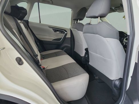 Used 2021 Toyota RAV4 XLE FWD image 18