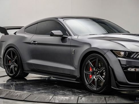 Used 2021 Ford Mustang Shelby GT500 w/ Carbon Fiber Track Pack RWD image 32