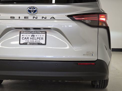 Used 2021 Toyota Sienna XLE w/ XLE Plus Package image 59