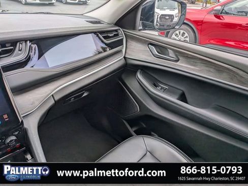 Used 2023 Jeep Grand Cherokee 4WD 4xe image 18