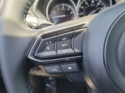 New 2025 MAZDA CX-5 AWD 2.5 S w/ Preferred Package image 4