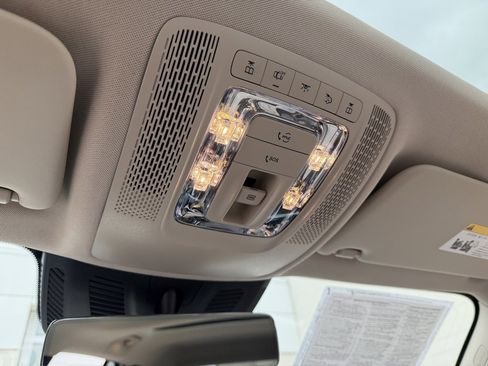 Used 2023 Mercedes-Benz GLB 250 4MATIC image 35