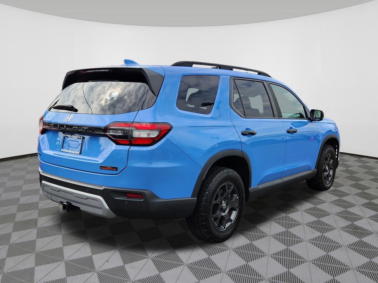 Certified 2025 Honda Pilot TrailSport image 4