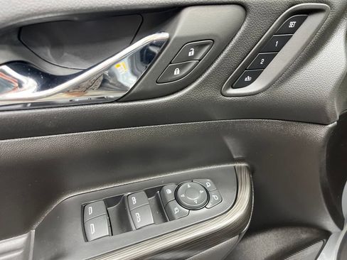 Used 2023 GMC Acadia SLT w/ Elevation Edition FWD image 10