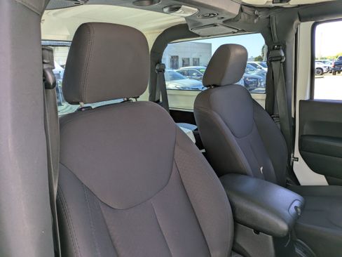 Used 2015 Jeep Wrangler Sport image 13