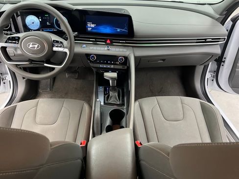 Used 2024 Hyundai Elantra SEL image 33