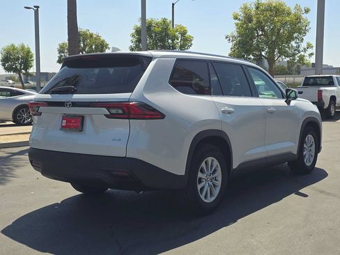 Certified 2026 Toyota Grand Highlander FWD image 3