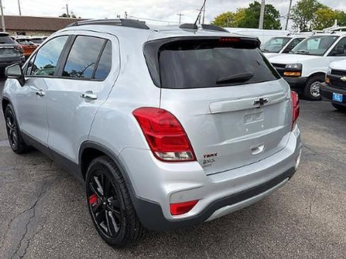 Used 2019 Chevrolet Trax LT w/ Sun & Sound Package FWD image 4