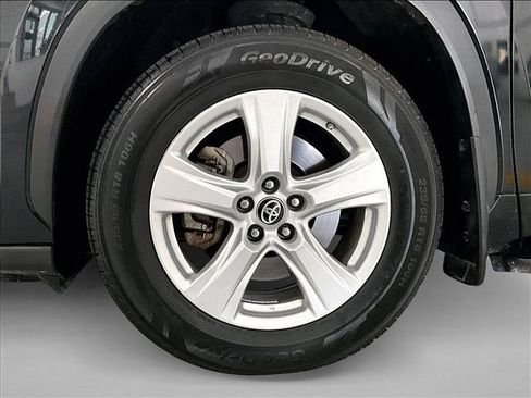 Used 2022 Toyota Highlander LE FWD image 10