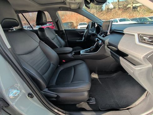 Used 2022 Toyota RAV4 XLE Premium image 15