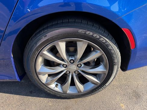 Used 2015 Chrysler 200 S FWD image 40