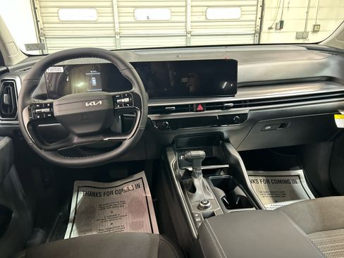 New 2026 Kia Sorento LX FWD image 4
