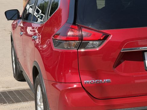 Used 2017 Nissan Rogue SV AWD/4WD image 25