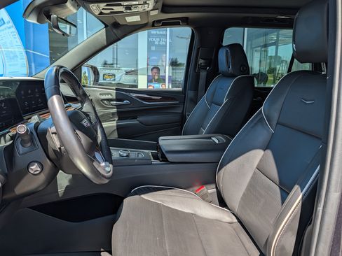 Used 2023 Cadillac Escalade Premium Luxury w/ LPO, Floor Liner Package AWD/4WD image 8