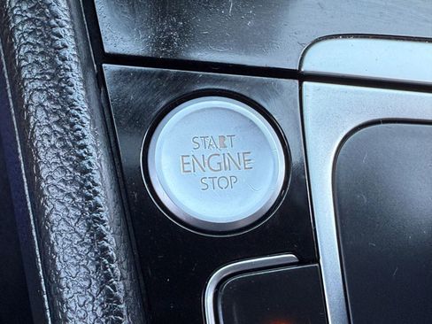 Used 2015 Volkswagen Golf R 4-Door image 24