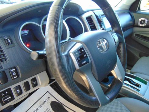 Used 2012 Toyota Tacoma 4x4 Double Cab image 33
