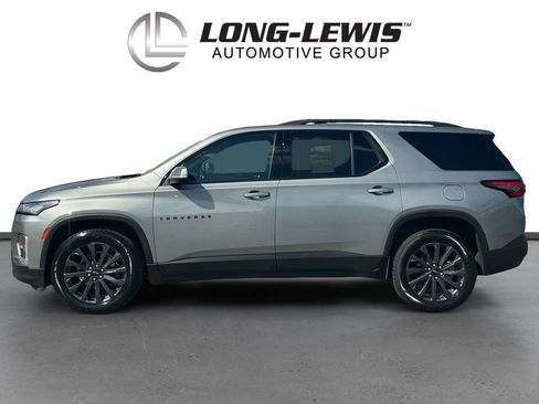 Used 2023 Chevrolet Traverse RS FWD image 2