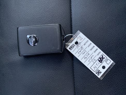 Used 2025 Volvo XC40 B5 Core image 37